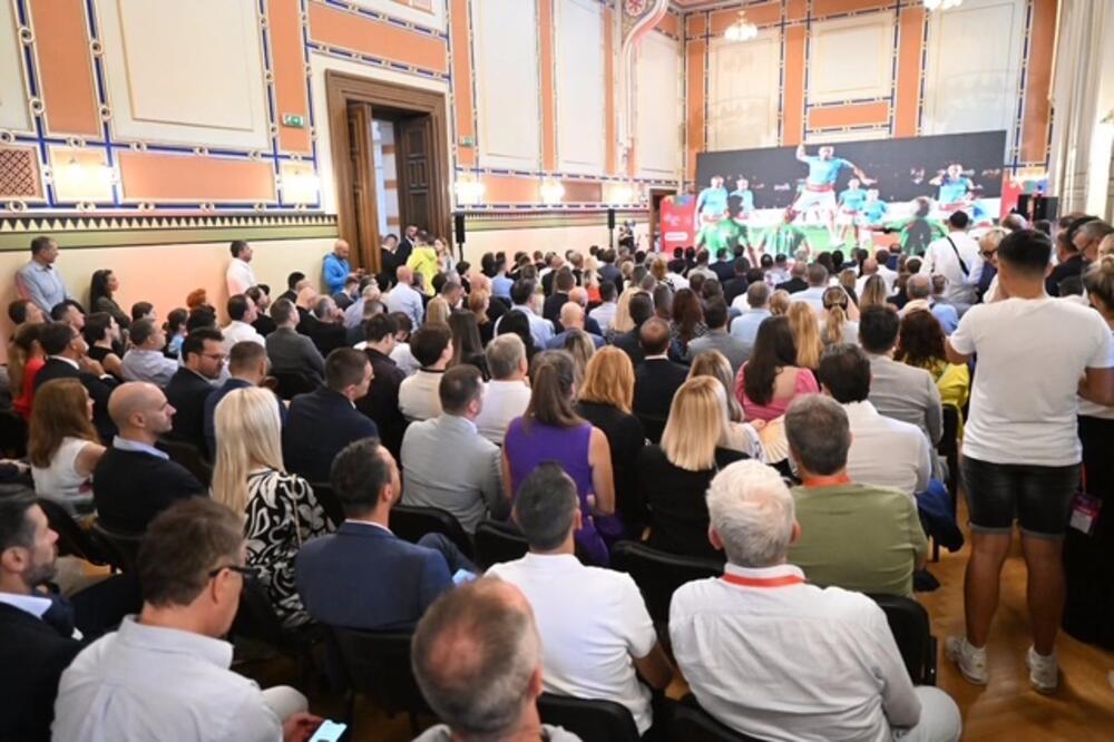 <p>Djeci poručujem im da uživaju, da se druže, da budu istrajni u sportu, ali i da ne zaborave na obrazovanje, jer je ono najvažniji temelj njihove budućnosti, kazao je predsjednik Plazma Sportskih igara mladih Zdravko Marić</p>