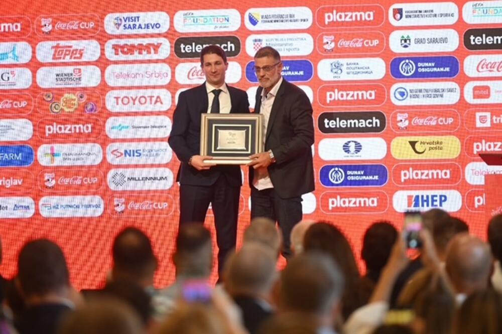 <p>Djeci poručujem im da uživaju, da se druže, da budu istrajni u sportu, ali i da ne zaborave na obrazovanje, jer je ono najvažniji temelj njihove budućnosti, kazao je predsjednik Plazma Sportskih igara mladih Zdravko Marić</p>