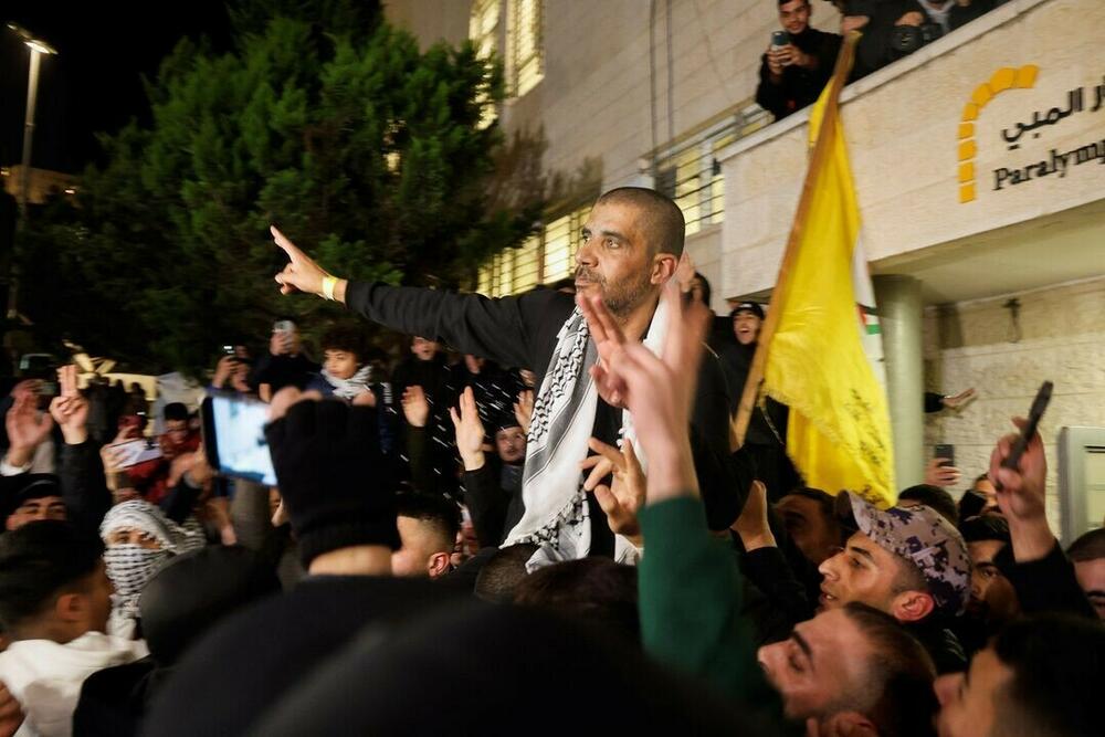 Zubeidi je oslobođen sa još 109 palestinskih zatvorenika u zamjenu za tri izraelska taoca