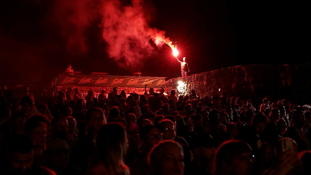 <p>Tokom posljednje festivalske večeri planirani nastupi nikšićkog benda Remake, pobjednika Bunt Rok festivala Paks, Magnifica, Vampira, repera Bruta, tandema Bigru i Paja, a za samu završnicu svoje autorsko stvaralaštvo će predstaviti Had</p>