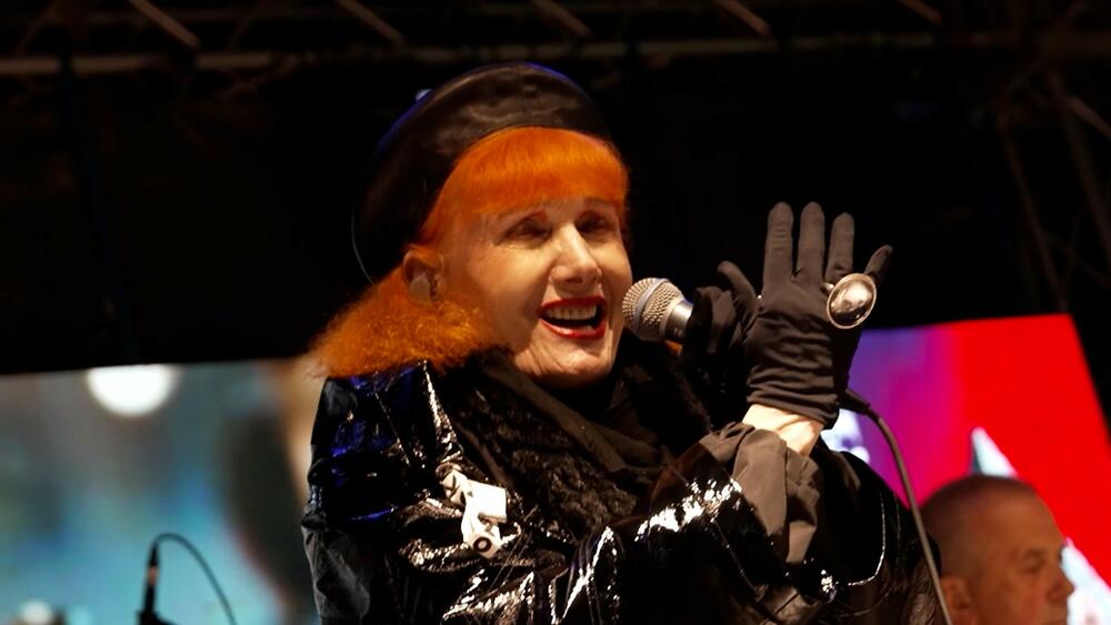 <p>Tokom posljednje festivalske večeri planirani nastupi nikšićkog benda Remake, pobjednika Bunt Rok festivala Paks, Magnifica, Vampira, repera Bruta, tandema Bigru i Paja, a za samu završnicu svoje autorsko stvaralaštvo će predstaviti Had</p>