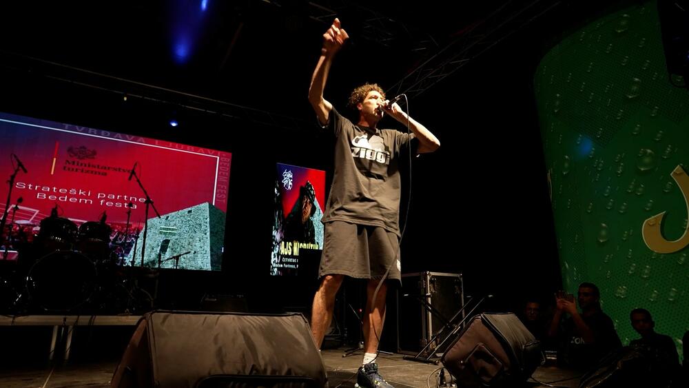 <p>Tokom posljednje festivalske večeri planirani nastupi nikšićkog benda Remake, pobjednika Bunt Rok festivala Paks, Magnifica, Vampira, repera Bruta, tandema Bigru i Paja, a za samu završnicu svoje autorsko stvaralaštvo će predstaviti Had</p>