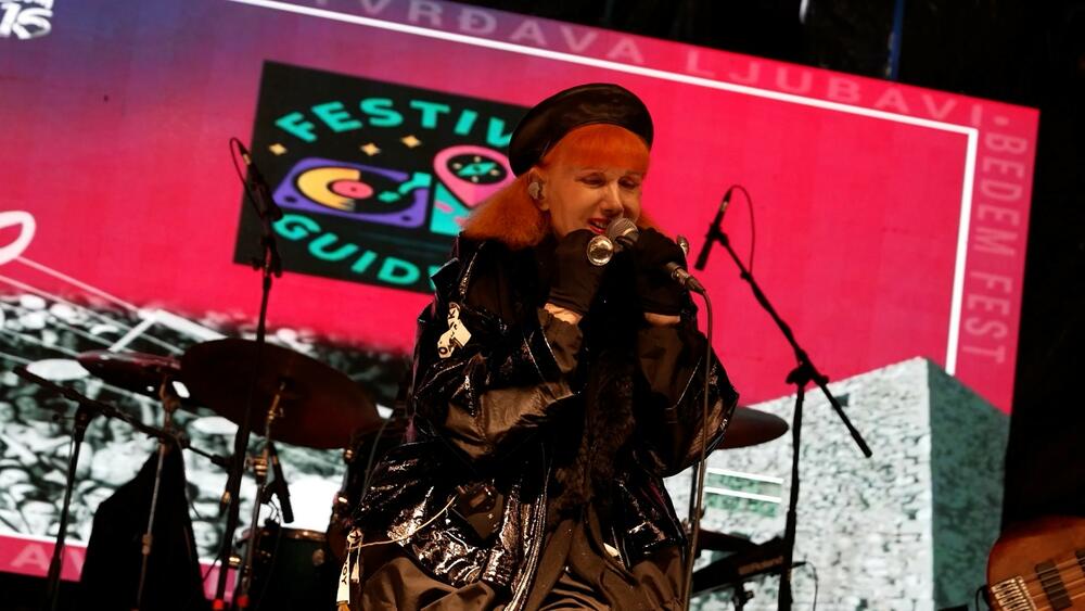 <p>Tokom posljednje festivalske večeri planirani nastupi nikšićkog benda Remake, pobjednika Bunt Rok festivala Paks, Magnifica, Vampira, repera Bruta, tandema Bigru i Paja, a za samu završnicu svoje autorsko stvaralaštvo će predstaviti Had</p>