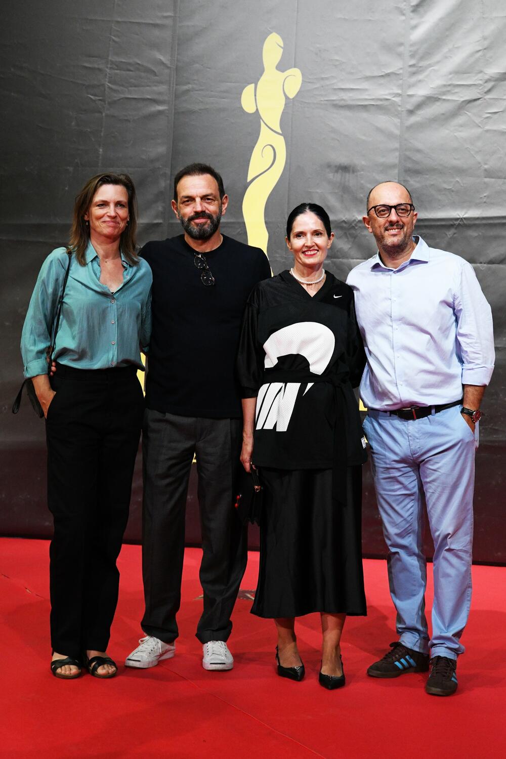 <p>Brojne filmske stvaraoce i ljubitelje sedme umjetnosti iz Crne Gore, regiona i šire, uoči otvaranja Filmskog festivala Herceg Novi - Montenegro Film Festivala, dočekalo je drugo izdanje crvenog tepiha, a prisutne je pozdravila Novljanka Dragana Dabović ističući da Herceg Novi nanovo potvrđuje svoj status filmskog grada</p>
