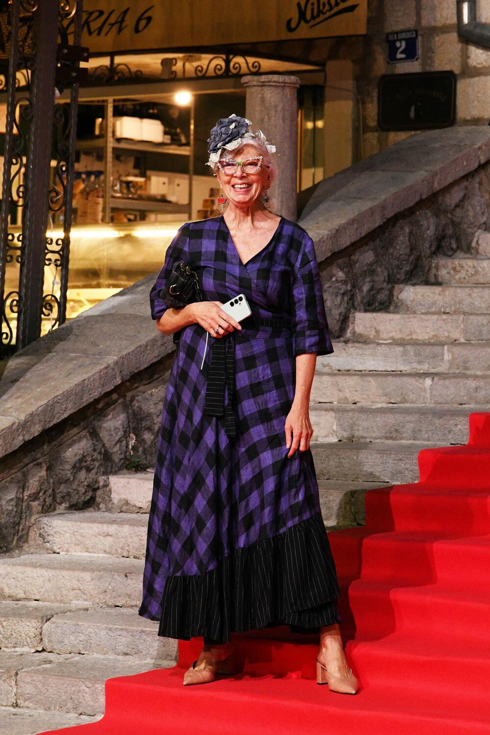 <p>Brojne filmske stvaraoce i ljubitelje sedme umjetnosti iz Crne Gore, regiona i šire, uoči otvaranja Filmskog festivala Herceg Novi - Montenegro Film Festivala, dočekalo je drugo izdanje crvenog tepiha, a prisutne je pozdravila Novljanka Dragana Dabović ističući da Herceg Novi nanovo potvrđuje svoj status filmskog grada</p>