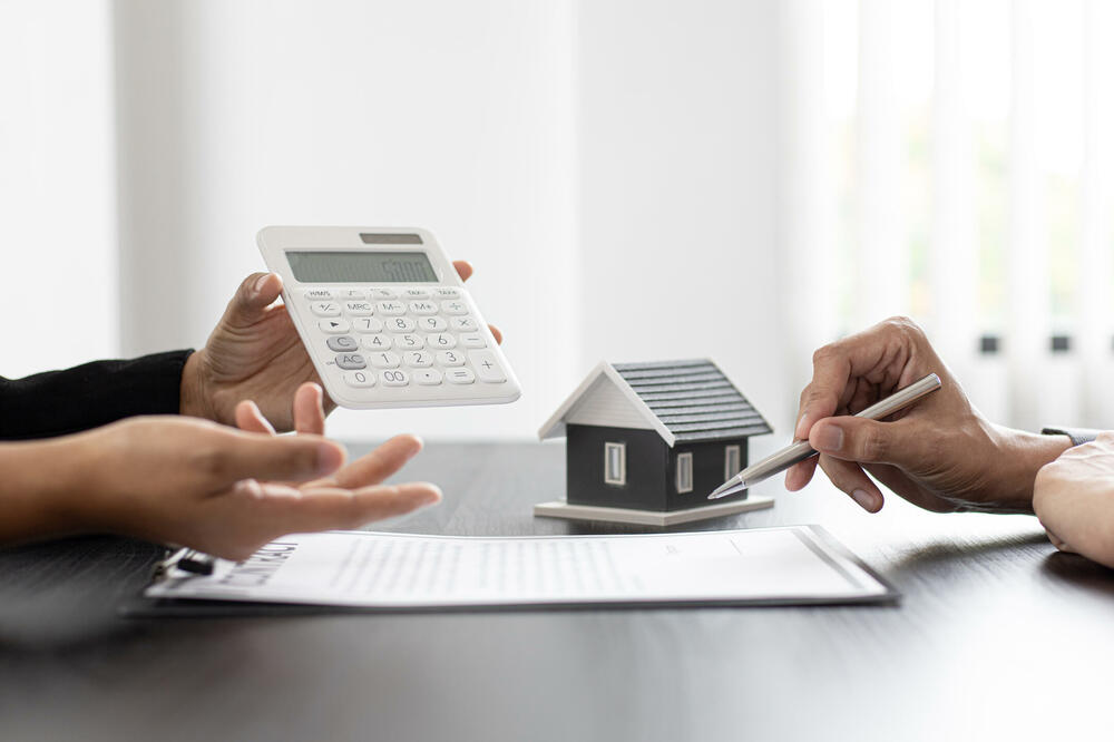 Kompanije će imati godinu da usklade rad sa Zakonom (Ilustracija), Foto: Shutterstock