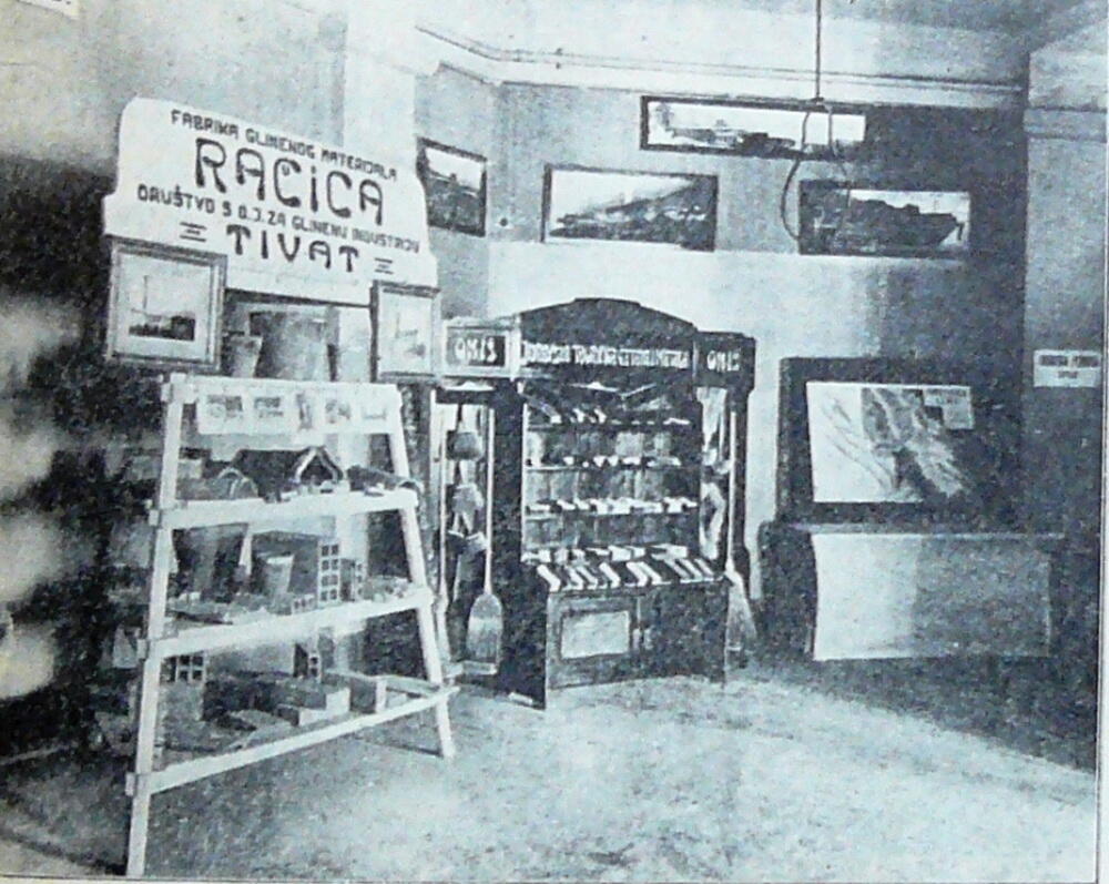 <p>U Tivtu skoro 80 godina funkcionisala industrijska proizvodnja građevinskog materijala. “Prva bokeška glinena industrija” je 1948. godine demontirana i prenesena iz Krtola u ciglanu “Lazine” kod Danilovgrada, a “Societa laterizi Raciza Teodo”, osnovana 1908. u Račicama, prestala je s radom osamdesetih godina prošlog vijeka</p>