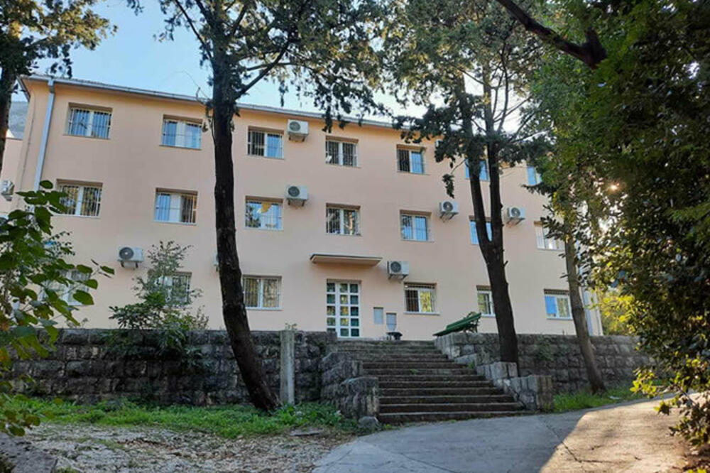 Sedam puta više pacijenata nego što je predviđeno: Bolnica u Dobroti, Foto: SB Dobrota