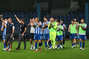 Pobjeda Budućnosti na debiju Ivana Delića, Jezero savladalo...