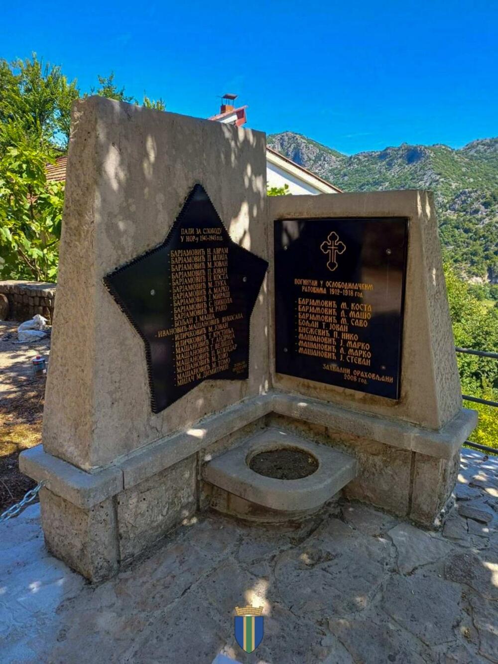 <p>Višemjesečni radovi su, kako su kazali iz Opštine, obuhvatili detaljno čišćenje i sanaciju oštećenih dijelova, čišćenje i konzervaciju bronze uz upotrebu mehaničkih i hemijskih metoda, restauraciju nedostajućih djelova, zaštitu postamenata kao i čišćenje i uređenje prostora oko spomen-obilježja</p>