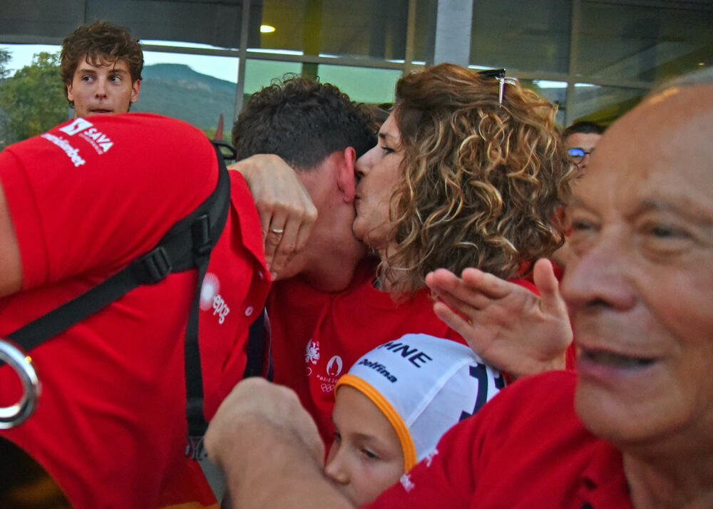 <p>Šampioni Evrope stigli u domovinu, doček zlatnoj generaciji planiran je i oko 20 sati u Kotoru</p>