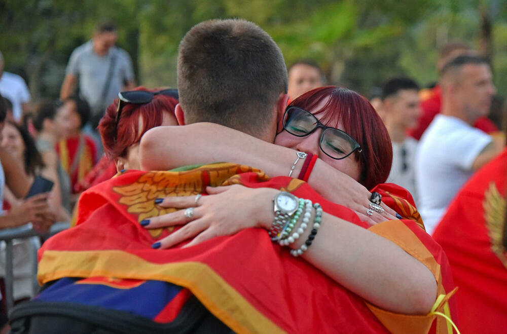 <p>Šampioni Evrope stigli u domovinu, doček zlatnoj generaciji planiran je i oko 20 sati u Kotoru</p>