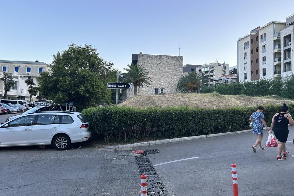 Parcela u Budvi za koju je zainteresovana Opština, Foto: Vuk Lajović