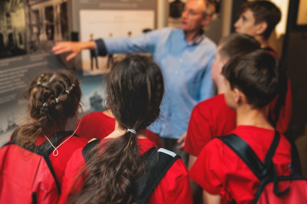 Zavod je i u frebruaru sugerisao osnovnim školama da ekskurziju organizuju u granicama Crne Gore (ilustracija), Foto: Shutterstock