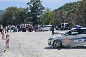 Mještani na pola sata blokirali put Ribarevine–Berane, izvođaču i...