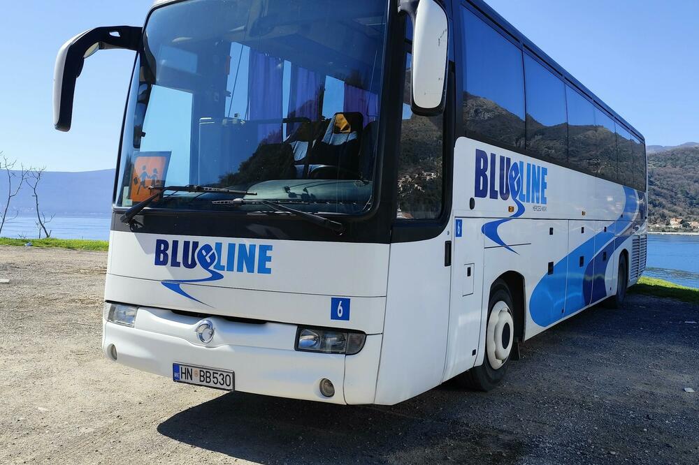 Jedan od đačkih autobusa uTivtu, Foto: Siniša Luković