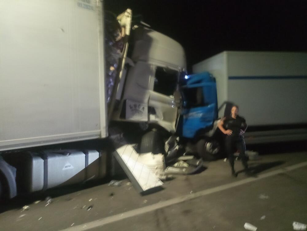 Sudar kamiona u tunelu Budoš, jedna osoba teško povrijeđena