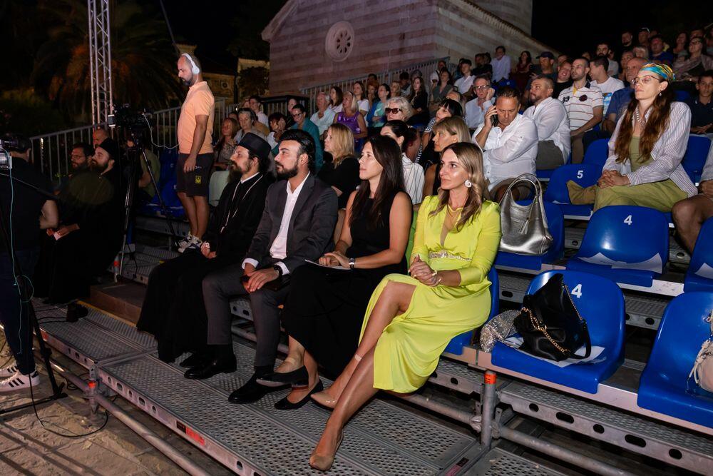 <p>U Budvi je sinoć svečano otvoreno deveto izdanje festivala "Ćirilicom"</p>