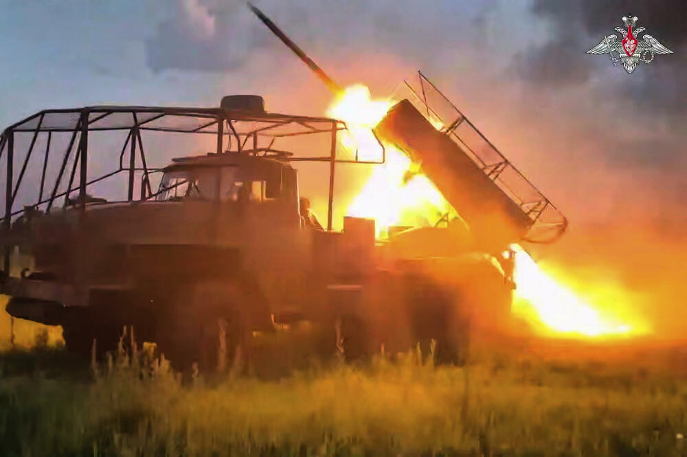 Vozilo ruske vojske u Ukrajini, Foto: Beta/AP