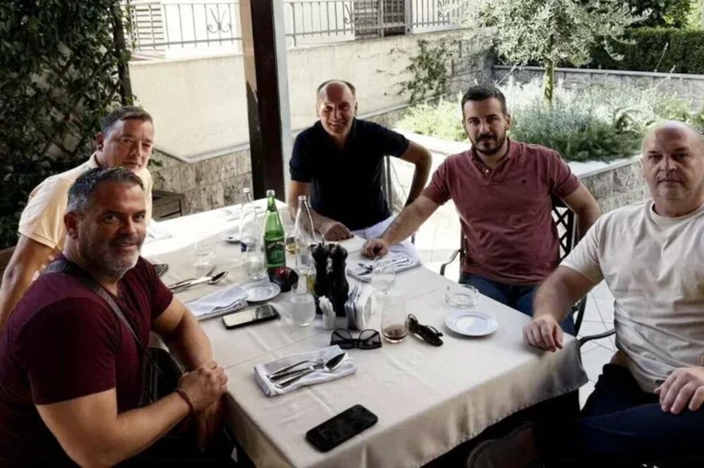 Čakar u društvu čelnika Bokelja, Foto: FK Bokelj