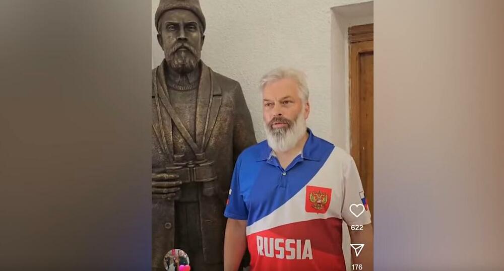 Trpčevski pored kipa četničkog vojvode Pavla Đurišića