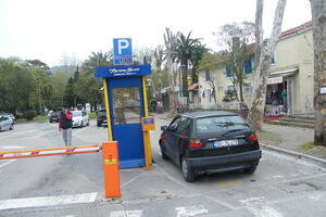 Druge častili propusnicama, sebe zimnicama i bonovima: SDT će...