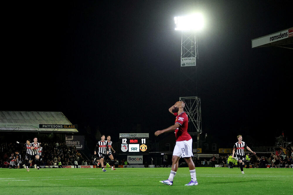 Trenutak kada je Grimzi odletio visoko, a Junajted dotakao dno, Foto: Reuters