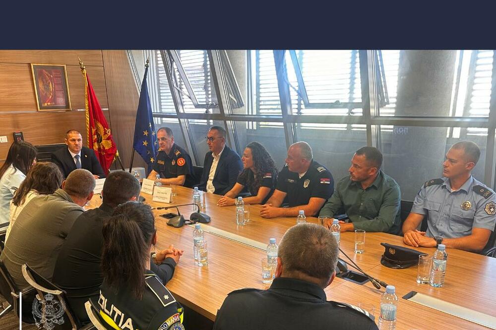 Sa sastanka, Foto: Uprava policije