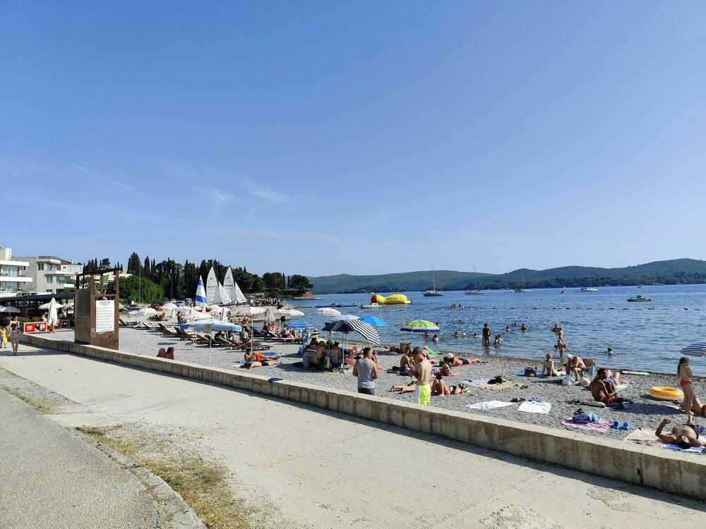 Na Tivatskoj rivijeri više od 10.000 gostiju, 11 odsto više nego...