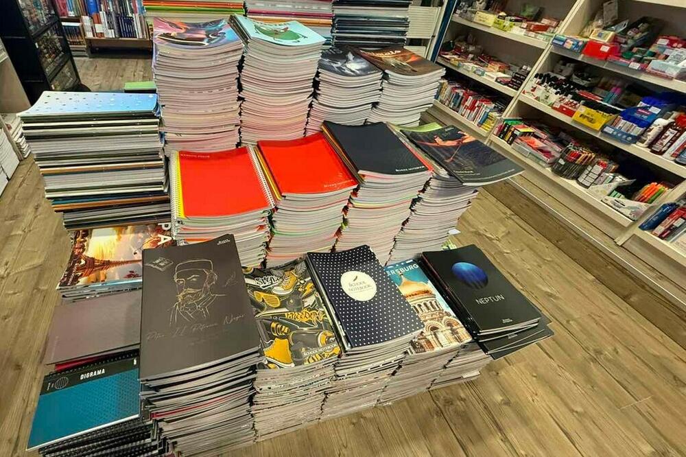 Detalj iz jedne podgoričke knjižare, Foto: Nikola Saveljić