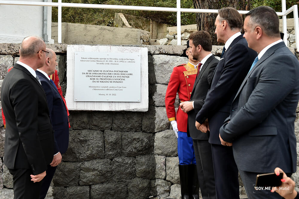 Dijelu javnosti sporan tekst na ploči: detalj s otvaranja spomen-obilježja u Morinju, Foto: Vlada