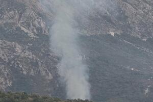 Bar: Požar na Lisinju ugašen iz vazduha