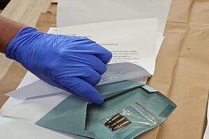 MUP Srbije: Pronađena osoba koja je poslala kovertu s tri metka...