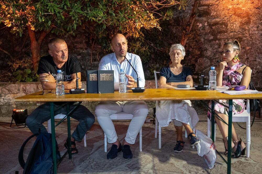 Publikacija „Književnost i pismenost od Crnojevića do Petrovića“ predstavljena na devetom Festivalu „Ćirilicom“, Foto: Festival Ćirilicom