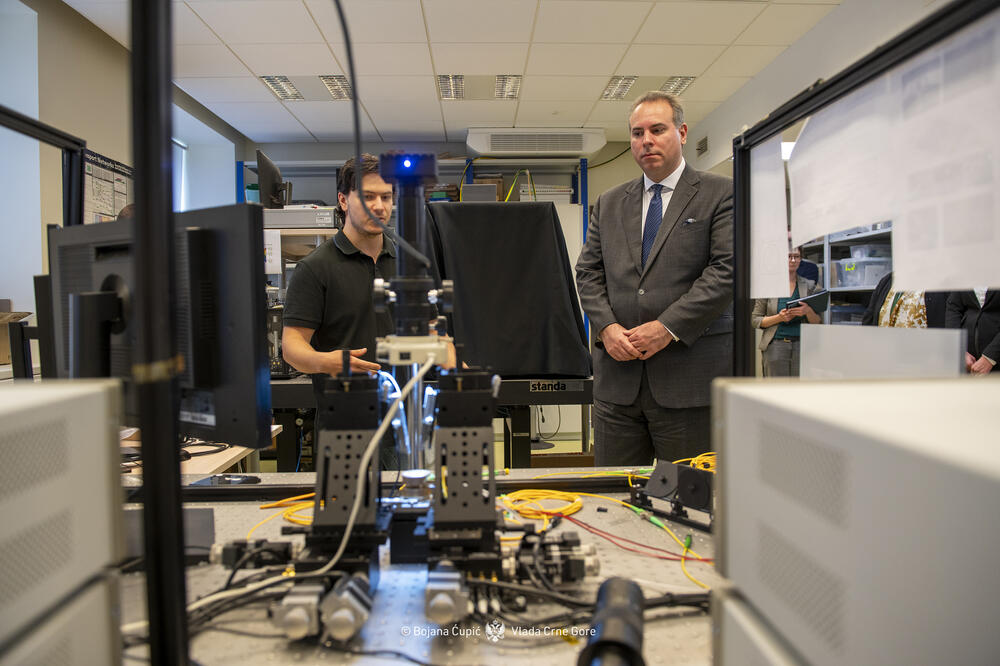 <p>Potpredsjednik Vlade se u Rigi sastao sa predstavnicima IT i tehnološke industrije Letonije, s kojima je razgovarao o mogućnostima saradnje u oblastima ICT-a, 5G infrastrukture, digitalizacije i sajber bezbjednosti, kao i o potencijalnim zajedničkim projektima u budućnosti</p>