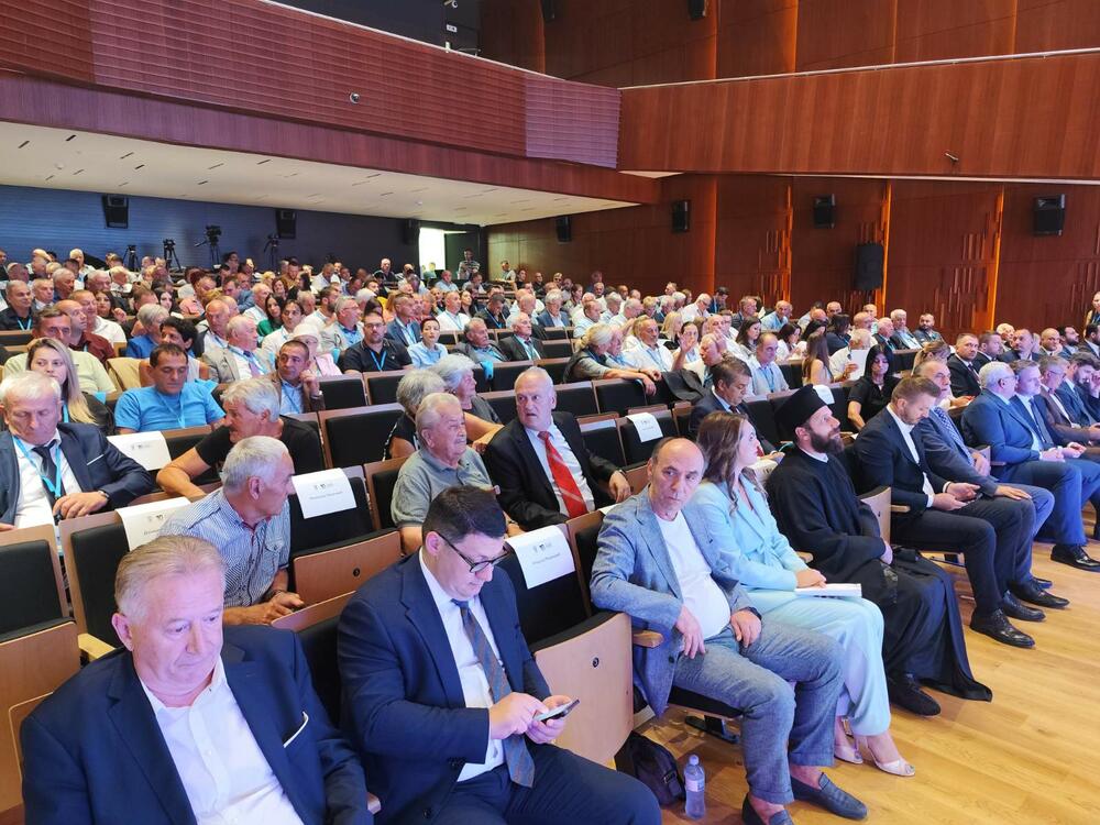 <p>"Zahvaljujem onima koji su bili za, i onima koji su bili protiv. Oni koji su protiv su opomena da se ponešto nije dobro radilo", rekao je Joković</p>