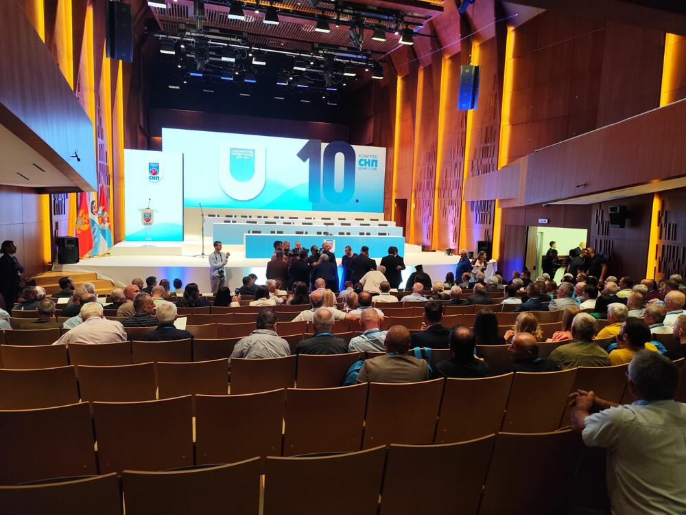 <p>"Zahvaljujem onima koji su bili za, i onima koji su bili protiv. Oni koji su protiv su opomena da se ponešto nije dobro radilo", rekao je Joković</p>