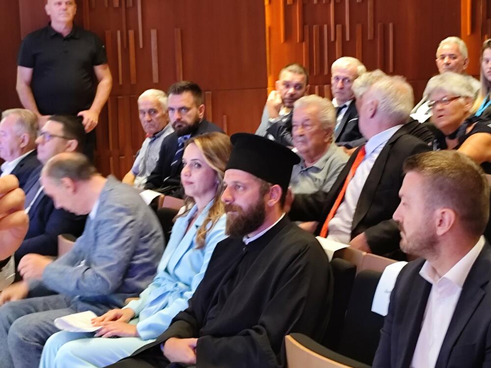 <p>"Zahvaljujem onima koji su bili za, i onima koji su bili protiv. Oni koji su protiv su opomena da se ponešto nije dobro radilo", rekao je Joković</p>