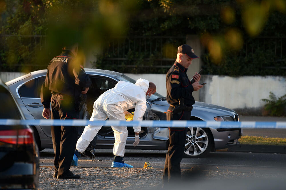 Uviđaj nakon ubistrva dvojice Cetinjana, Foto: BORTIS PEJOVIC