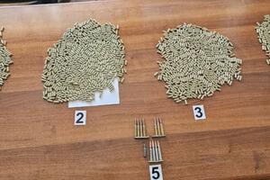 Otkrivena pošiljka sa 2.000 tableta koje sadrže biljku kratom