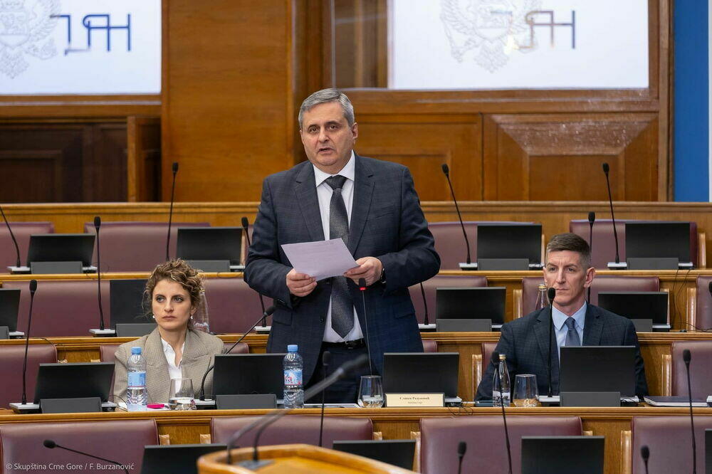 Ministar Radunović u Skupštini Crne Gore, Foto: F. Burzanović, Skupština Crne Gore