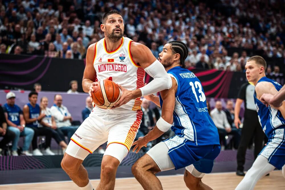 Vučević na meču sa Finskom, Foto: FIBA