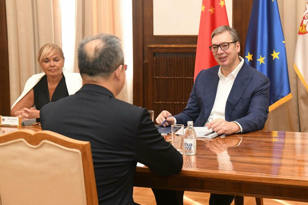 Vučić sa ambasodorom Kine u Srbiji Li Mingom
