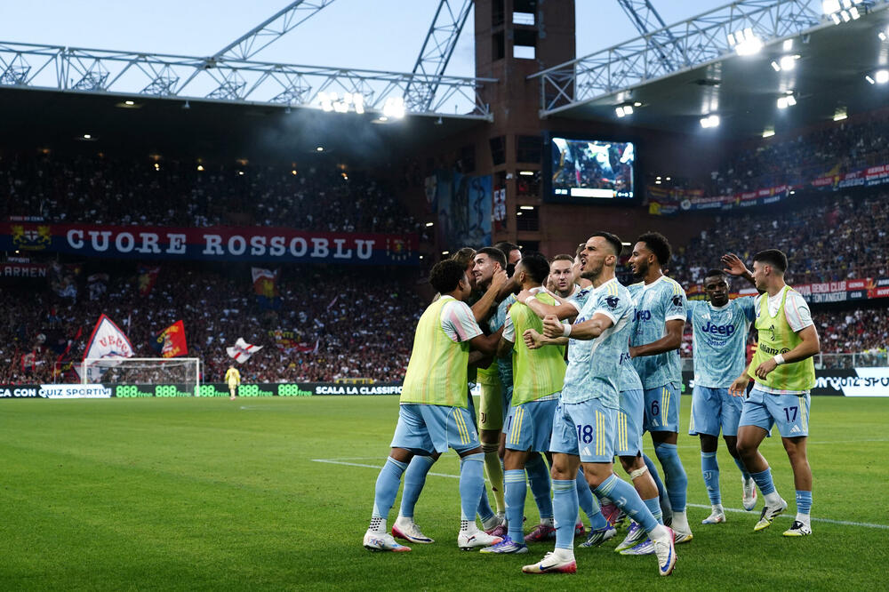 Fudbaleri Juventusa proslavljaju gol, Foto: Reuters