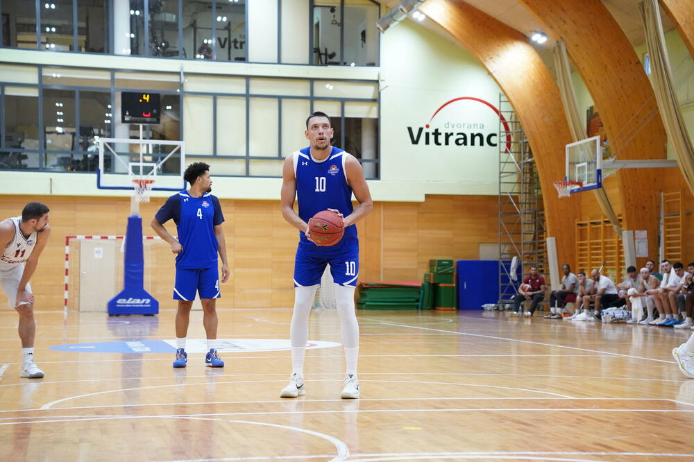 Nikola Tanasković na večerašnjem meču, Foto: KK Budućnost Voli