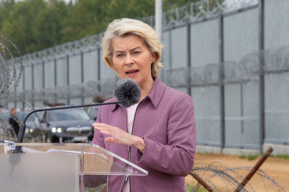 Ursula fon der Lajen juče na granici Poljske i Bjelorusije, Foto: Reuters