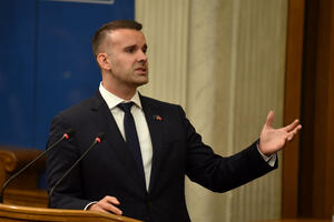 I MI6 za jeftin marketing: Vlada se pohvalila razgovorom Spajića i...