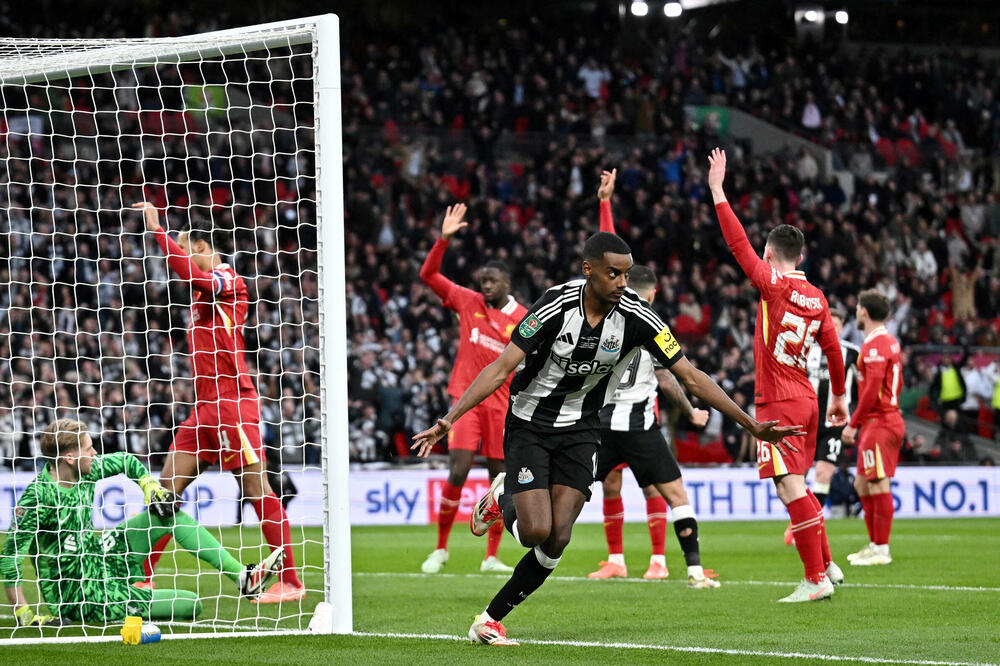 Više neće mučiti Van Dajka i odbranu Liverpula: Isak, Foto: Reuters