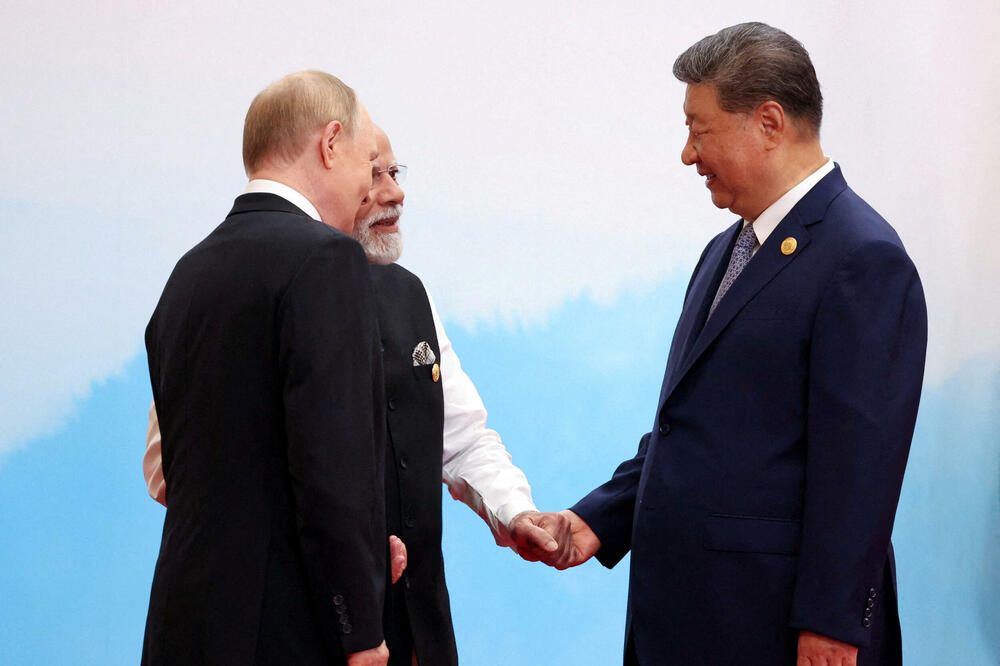 Si Đinping, Vladimir Putin i Narendra Modi juče u Šangaju, Foto: Rojters
