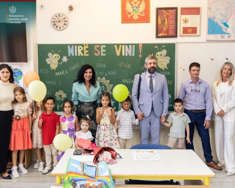 <p>Iz MPNI su rekli da je prvačićima JU OŠ "Radoje Čizmović", uz direktorku škole, Milenu Danilović i njihove učiteljice i vaspitačice, srećan početak školovanja poželjela i ministarka prosvjete, nauke i inovacija Anđela Jakšić-Stojanović sa svojim timom - direktoricom Direktorata za predškolsko i osnovno obrazovanje i vaspitanje Svetlanom Drobnjak i sekretarom Markom Šljukićem</p>